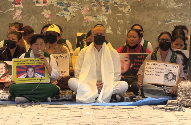 ༧པཎ་ཆེན་དགེ་འདུན་ཆོས་ཀྱི་ཉི་མ་མཆོག་གློད་གྲོལ་ཆེད་གང་སར་ཟས་བཅད་ངོ་རྒོལ་གནང་འདུག ༧པཎ་ཆེན་དགེ་འདུན་ཆོས་ཀྱི་ཉི་མ་མཆོག་གློད་གྲོལ་ཆེད་གང་སར་ཟས་བཅད་ངོ་རྒོལ་གནང་འདུག