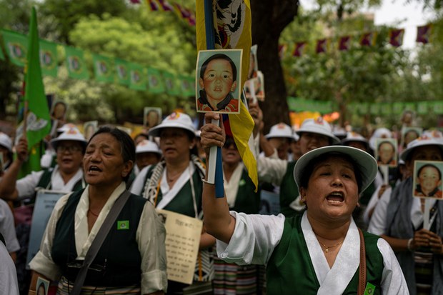 པཎ་ཆེན་རིན་པོ་ཆེ་གཙོས་བོད་ཀྱི་ཆབ་སྲིད་བཙོན་པ་རྣམས་གློད་བཀྲོལ་ཆེད་བོད་མི་ཚོས་ལས་འགུལ་འདྲ་མིན་སྤེལ་འདུག པཎ་ཆེན་རིན་པོ་ཆེ་གཙོས་བོད་ཀྱི་ཆབ་སྲིད་བཙོན་པ་རྣམས་གློད་བཀྲོལ་ཆེད་བོད་མི་ཚོས་ལས་འགུལ་འདྲ་མིན་སྤེལ་འདུག