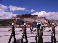 ལྷ་སའི་པོ་ཏཱ་ལའི་མདུན་ཐང་དང་རྒྱ་ནག་གི་ཉེན་རྟོག་པ། 