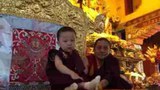 པད་ནོར་རིན་པོ་ཆེའི་ཆུང་སྲིད་པདྨ་རྡོ་རྗེ་མཆོག་ཁྲི་འདོན་མངའ་གསོལ་གནང་བཞིན་པ། ༢༠༡༤།༧།༣༡