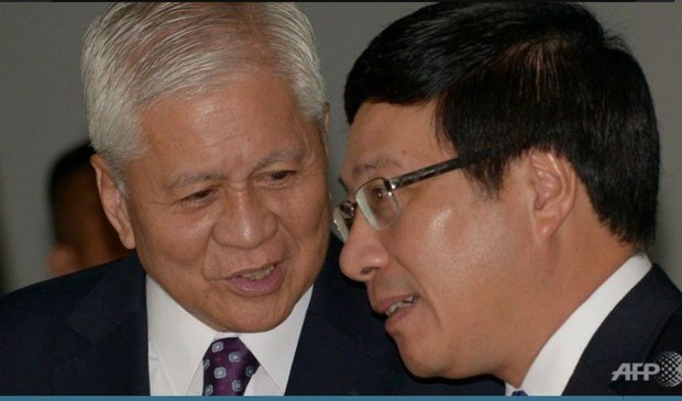 ཧྥེ་ལི་པིནསི་ཡི་ཕྱི་སྲིད་བློན་ཆེན་Albert del Rosarioདང་། ཝིཡེཏ་ནམ་གྱི་ཕྱི་སྲིད་བློན་ཆེན་Pham Binh Minhརྣམ་གཉིས། ཧྥེ་ལི་པིནསི་ཡི་ཕྱི་སྲིད་བློན་ཆེན་Albert del Rosarioདང་། ཝིཡེཏ་ནམ་གྱི་ཕྱི་སྲིད་བློན་ཆེན་Pham Binh Minhརྣམ་གཉིས།