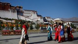 རིམས་ནད་བཀག་བསྡོམས་ཟླ་བ་བཞི་རྗེས་ཕོ་བྲང་པོ་ཏ་ལ་དང་སྐུ་འབུམ་བྱམས་པ་གླིང་སོགས་མཆོད་མཇལ་བ་དང་ཡུལ་སྐོར་བར་སྒོ་ཕྱེ་ཡོད་འདུག