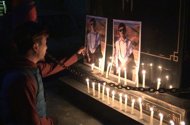 བཞུགས་སྒར་རྡ་རམ་ས་ལར་རྡོ་པོ་ལགས་ཀྱི་ཆེད་གཞུང་འབྲེལ་མཆོད་འབུལ། བཞུགས་སྒར་རྡ་རམ་ས་ལར་རྡོ་པོ་ལགས་ཀྱི་ཆེད་གཞུང་འབྲེལ་མཆོད་འབུལ།