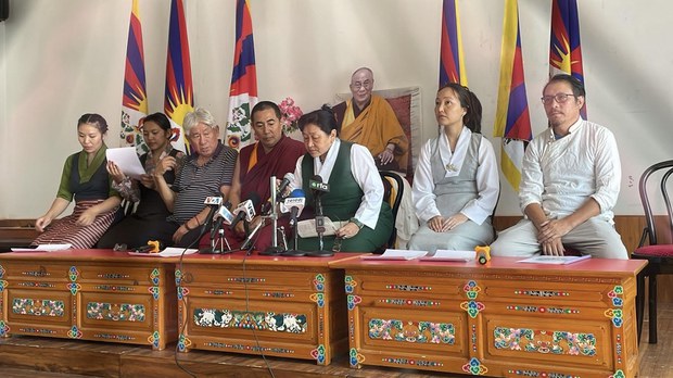 མཚན་སྨད་ཞུ་མཁན་དེར་བོད་མི་སྒྲིག་འཛུགས་གཙོས་འབྲེལ་ཡོད་ནས་ཁྲིམས་གཏུགས་དགོས་ཤིང་། ཁྲིམས་གཏུགས་ཀྱི་ལས་དོན་ཐད་གཞུང་འབྲེལ་མ་ཡིན་པའི་ཚོགས་པ་ཁག་བརྒྱད་ཀྱིས་ཕྱར་གྲུ་མཉམ་འདེགས་ཞུ་རྒྱུ་ཡིན་པའི་ངོ་རྒོལ་བསྒྲགས་གཏམ་སྤེལ་བ།