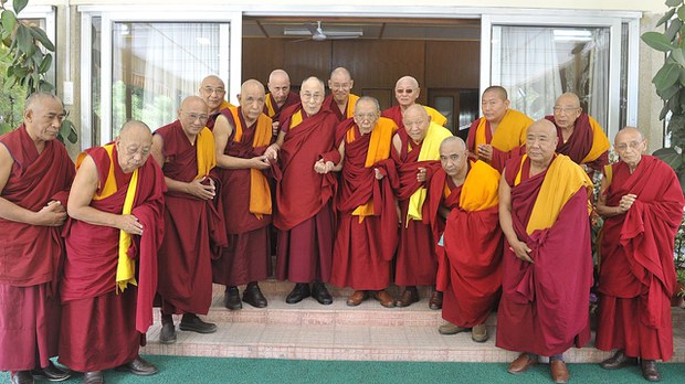 རྒྱལ་སྤྱིའི་དགེ་ལྡན་ལྷན་ཚོགས་ནས་༧གོང་ས་མཆོག་མཇལ་བཅར་ཞུས་པ། རྒྱལ་སྤྱིའི་དགེ་ལྡན་ལྷན་ཚོགས་ནས་༧གོང་ས་མཆོག་མཇལ་བཅར་ཞུས་པ།