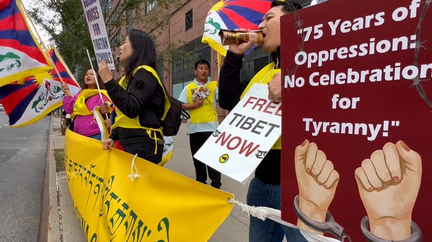 རྒྱ་ནག་གི་རྒྱལ་སྟོན་དུས་ཆེན་ཟེར་བའི་ཉིན་རྒྱ་གར་གཙོས་འཛམ་གླིང་གི་ས་ཕྱོགས་གང་ས་ནས་རྒྱ་ནག་གཞུང་ལ་ངོ་རྒོལ་བྱས་འདུག རྒྱ་ནག་གི་རྒྱལ་སྟོན་དུས་ཆེན་ཟེར་བའི་ཉིན་རྒྱ་གར་གཙོས་འཛམ་གླིང་གི་ས་ཕྱོགས་གང་ས་ནས་རྒྱ་ནག་གཞུང་ལ་ངོ་རྒོལ་བྱས་འདུག