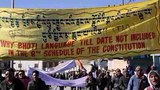 ལ་དྭགས་ཀྱི་རྒྱལ་ས་སླེ་རུ་མི་མང་ཚོས་ལ་དྭགས་ཀྱི་བྷོ་ཊེ་སྐད་ཡིག་རྒྱ་གར་གཞུང་གིས་ངོས་འཛིན་གནང་དགོས་པའི་ངོ་རྒོལ་ལས་འགུལ་སྐབས། ༢༠༡༤།༡༢།༡༨