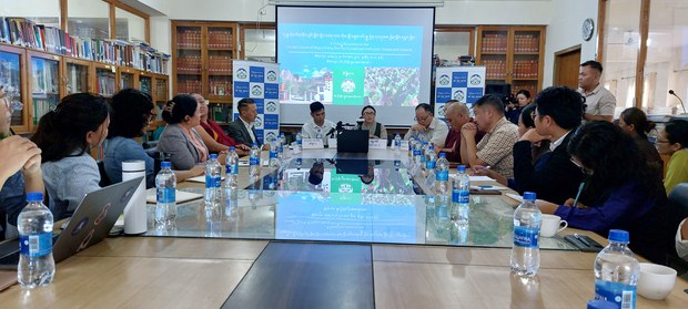 གངས་ལྗོངས་ཤེས་རིག་ནོར་བུའི་གླིང་སློབ་གྲྭ་སྒོ་བརྒྱབས་པའི་སྐོར་ལ་ཉམས་ཞིབ་པའི་དཔྱད་གླེང་གྱི་ཚོགས་འདུ་གནང་པ། གངས་ལྗོངས་ཤེས་རིག་ནོར་བུའི་གླིང་སློབ་གྲྭ་སྒོ་བརྒྱབས་པའི་སྐོར་ལ་ཉམས་ཞིབ་པའི་དཔྱད་གླེང་གྱི་ཚོགས་འདུ་གནང་པ།