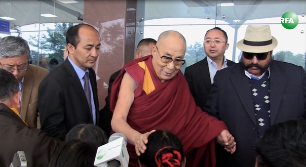 ༧གོང་ས་མཆོག་གིས་གྷ་གྷལ་གནམ་ཐང་ནས་བོད་ནས་ཕེབས་པའི་བོད་མི་ཚོར་མཇལ་ཁ་གནང་སྐབས། ༢༠༡༧།༡༡།༡༧ ༧གོང་ས་མཆོག་གིས་གྷ་གྷལ་གནམ་ཐང་ནས་བོད་ནས་ཕེབས་པའི་བོད་མི་ཚོར་མཇལ་ཁ་གནང་སྐབས། ༢༠༡༧།༡༡།༡༧