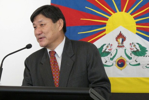 བོད་མིའི་སྒྲིག་འཛུགས་ཀྱི་མགྲིན་ཚབ་པ་དྭགས་པོ་བསོད་ནམས་ནོར་བུ་ལགས།