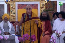 ༧གོང་ས་མཆོག་དབུ་བཞུགས་ཐོག་ཆོས་ལུགས་འཆམ་མཐུན་ཆེད་རྒྱ་གར་ནང་ཡོད་པའི་ཆོས་ལུགས་ཆེ་ཁག་གི་དབུ་ཁྲིད་རྡོ་རྗེ་གདན་དུ་ལྷན་འཛོམས་གནང་སྐབས། ༢༠༡༧།༡།༦