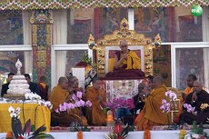 ༧གོང་ས་མཆོག་དབུ་བཞུགས་ཐོག་ཆོས་ལུགས་འཆམ་མཐུན་ཆེད་རྒྱ་གར་ནང་ཡོད་པའི་ཆོས་ལུགས་ཆེ་ཁག་གི་དབུ་ཁྲིད་རྡོ་རྗེ་གདན་དུ་ལྷན་འཛོམས་གནང་སྐབས། ༢༠༡༧།༡།༦