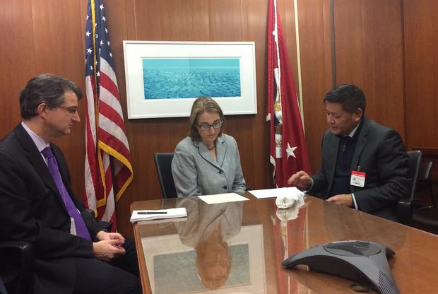 ཨ་རིའི་བོད་དོན་དམིགས་བསལ་འབྲེལ་མཐུད་པ་ལྕམ་སྐུ་Dr. Sarah Sewallམཆོག་དང་བོད་ཀྱི་དོན་གཅོད་སྤེན་པ་ཚེ་རིང་མཆོག་མཇལ་སྐབས། ༢༠༡༧།༡།༡༡ ཨ་རིའི་བོད་དོན་དམིགས་བསལ་འབྲེལ་མཐུད་པ་ལྕམ་སྐུ་Dr. Sarah Sewallམཆོག་དང་བོད་ཀྱི་དོན་གཅོད་སྤེན་པ་ཚེ་རིང་མཆོག་མཇལ་སྐབས། ༢༠༡༧།༡།༡༡