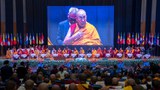 ༧གོང་ས་༧སྐྱབས་མགོན་ཆེན་པོ་མཆོག་གི་དགོངས་གཞི་ལྟར་རྒྱལ་སྤྱིའི་རང་བཞིན་ལྡན་པའི་བགྲོ་གླེང་མུ་འཐུད་སྤེལ་རྒྱུ་ཡིན་པ་རྒྱལ་སྤྱིའི་དགེ་འདུན་པའི་གླེང་སྟེགས་ཀྱི་གྲོས་ཆོད་གཏན་འབེབས་ནང་བཀོད་འདུག