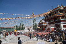 ལ་དྭགས་སུ་ཡོད་པའི་རུ་ཐོག་ལྷུན་གྲུབ་ཆོས་སྡིངས་དགོན་པ། ༢༠༡༥།༧།༡༥