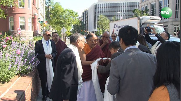 ས་སྐྱ་༧གོང་མ་ཁྲི་ཆེན་རིན་པོ་ཆེ་མཆོག་ཨ་རིའི་དོན་གཅོད་ཁང་དུ་ཕེབས་སྐབས། ༢༠༡༨།༥།༨