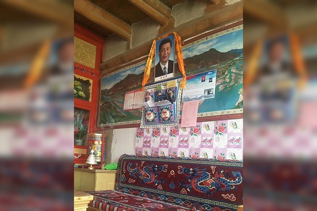 མཚོ་སྔོན་གསེར་ཆེན་ཕྱོགས་ཀྱི་བོད་མིའི་ཁྱིམ་ཚང་ནང་ཞིས་ཅིན་ཕེན་གྱི་འདྲ་པར་སྒྲིག་བཤོམ། ༢༠༡༩