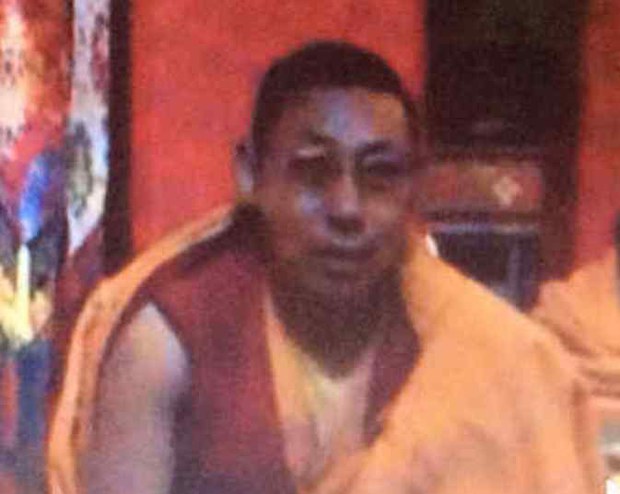 སྒོམ་དགོན་གསར་དགོན་པའི་དགེ་འདུན་པ་སྐུ་བགྲེས་པ་བསྟན་འཛིན་ལྷུན་འགྲུབ་ཀྱི་ཉེ་པར།