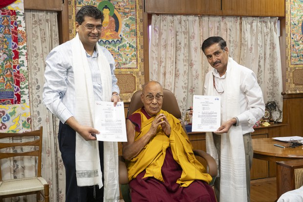 སཱི་ཤེས་ཡོན་སློབ་གསོ་ནི་ང་ཚོ་ལ་དགོས་གལ་ཆེ་བའི་བྱམས་བརྩེའི་བསླབ་བྱ་ཞིག་ཡིན། ཨ་ཇཡ་ པཱི་རཱ་མལ། སཱི་ཤེས་ཡོན་སློབ་གསོ་ནི་ང་ཚོ་ལ་དགོས་གལ་ཆེ་བའི་བྱམས་བརྩེའི་བསླབ་བྱ་ཞིག་ཡིན། ཨ་ཇཡ་ པཱི་རཱ་མལ།