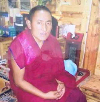 རང་ལུས་མེ་སྲེག་མ་བཏང་གོང་གི་ཨ་མཆོག་དགོན་པའི་དགེ་འདུན་པ་ཚུལ་ཁྲིམས་རྒྱ་མཚོ་ལགས། རང་ལུས་མེ་སྲེག་མ་བཏང་གོང་གི་ཨ་མཆོག་དགོན་པའི་དགེ་འདུན་པ་ཚུལ་ཁྲིམས་རྒྱ་མཚོ་ལགས།