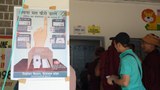 རྒྱ་གར་རྒྱལ་ཡོངས་ཀྱི་གྲོས་ཚོགས་འོག་མའི་འཐུས་མི་འོས་བསྡུ་ཆེན་མོ་འགྲོ་བཞིན་པར། བོད་མི་བཙན་བྱོལ་བ་ཁག་ཅིག་གིས་ཆ་ཤས་བླངས་ཏེ་འོས་ཤོག་འཕངས་ཡོད་པ།