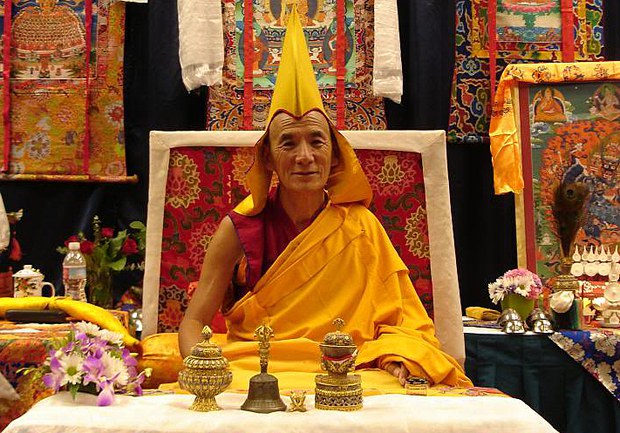 དགའ་ལྡན་ཁྲི་པ་བརྒྱ་དང་གསུམ་པའི་ཁྲི་འདོན་གནང་རྒྱུ།