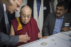 ༧གོང་ས་མཆོག་གིས་ཕ་ལམ་བཟོ་གྲྭར་གཟིགས་སྐོར་གནང་བཞིན་པ། ༢༠༡༥།༡།༡
