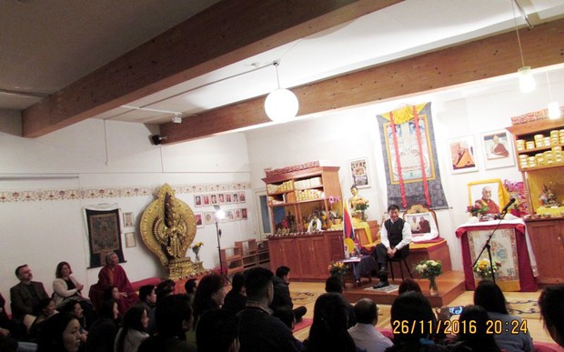 སྲིད་སྐྱོང་མཆོག་གིས་(Frankfurt)་ནང་གི་ས་གནས་བོད་མི་ཚོར་གཏམ་བཤད་གནང་སྐབས། ༢༠༡༦།༡༡།༢༦
