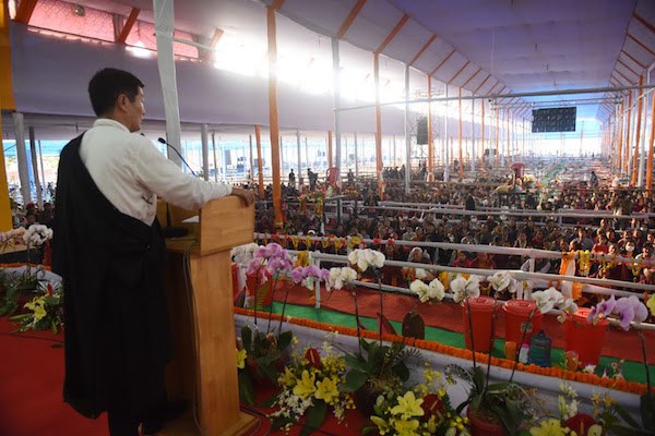 སྲིད་སྐྱོང་མཆོག་གིས་འབྲུག་དང་བལ་ཡུལ་སོགས་ནས་ཕེབས་པའི་བོད་མི་ཆོས་ཞུ་བ་ཚོར་གཏམ་བཤད་གནང་བཞིན་པ། ༢༠༡༧།༡།༡༠ སྲིད་སྐྱོང་མཆོག་གིས་འབྲུག་དང་བལ་ཡུལ་སོགས་ནས་ཕེབས་པའི་བོད་མི་ཆོས་ཞུ་བ་ཚོར་གཏམ་བཤད་གནང་བཞིན་པ། ༢༠༡༧།༡།༡༠