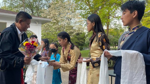 སྲིད་སྐྱོང་མཆོག་གིས་བོད་མི་ཚང་མ་རྡོག་རྩ་གཅིག་དྲིལ་གནང་རྒྱུ་གལ་ཆེན་པོ་རེད་ཅེས་གསུངས་ཡོད་པ། སྲིད་སྐྱོང་མཆོག་གིས་བོད་མི་ཚང་མ་རྡོག་རྩ་གཅིག་དྲིལ་གནང་རྒྱུ་གལ་ཆེན་པོ་རེད་ཅེས་གསུངས་ཡོད་པ།