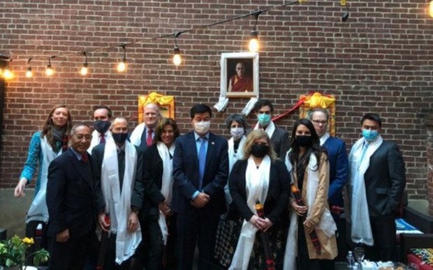 སྲིད་སྐྱོང་མཆོག་གིས་ཨ་རིའི་གཞུང་འཛིན་གསར་པའི་གནད་ཡོད་མི་སྣ་ཁག་གཅིག་དང་མཇལ་འཕྲད། སྲིད་སྐྱོང་མཆོག་གིས་ཨ་རིའི་གཞུང་འཛིན་གསར་པའི་གནད་ཡོད་མི་སྣ་ཁག་གཅིག་དང་མཇལ་འཕྲད།
