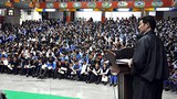བཙན་བྱོལ་བོད་མིའི་སློབ་གྲྭ་ཁག་གི་རིག་ལམ་བྱེད་སྒོའི་མཇུག་བསྡོམས་མཛད་སྒོའི་སྟེང་སྲིད་སྐྱོང་མཆོག་གི་གཏམ་བཤད་གནང་བ། 