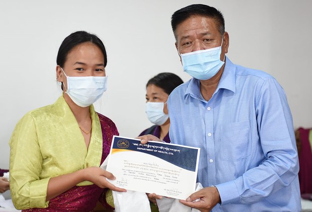 སྲིད་སྐྱོང་མཆོག་ནས་ནུབ་ཕྱོགས་ནས་ཕེབས་པའི་དང་བླངས་སྨན་ཞབས་པ་ཚོར་འཚམས་འདྲི་གནང་འདུག སྲིད་སྐྱོང་མཆོག་ནས་ནུབ་ཕྱོགས་ནས་ཕེབས་པའི་དང་བླངས་སྨན་ཞབས་པ་ཚོར་འཚམས་འདྲི་གནང་འདུག