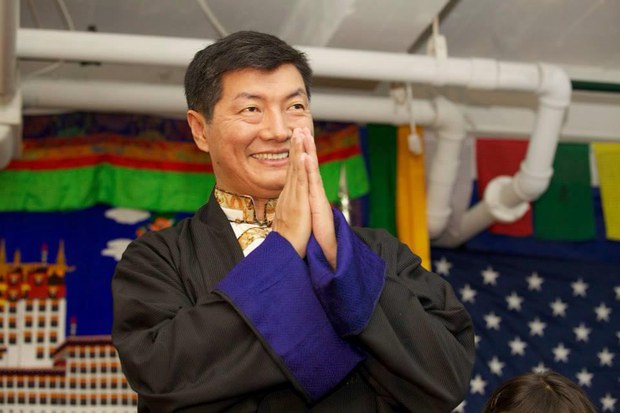 སྲིད་སྐྱོང་བློ་བཟང་སེང་གེ་མཆོག་གིས་ནེའུ་ཡོག་བོད་མིར་གཏམ་བཤད་གནང་སྐབས།
