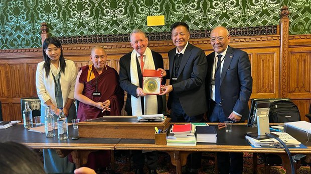 སྲིད་སྐྱོང་མཆོག་གིས་དབྱིན་ཡུལ་གྲོས་ཚོགས་བོད་དོན་རྒྱབ་སྐྱོར་ཚོགས་པའི་ལྷན་ཚོགས་ཐོག་གསུང་བཤད་གནང་བ།