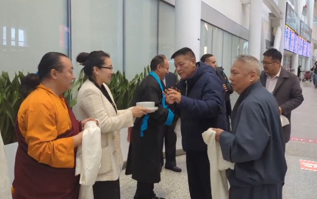 སྲིད་སྐྱོང་མཆོག་ཁེ་ཎ་ཌ་དང་ཨ་རི་གཉིས་ནང་གཞུང་འབྲེལ་འཚམས་གཟིགས་ཆེད་ཁེ་ཎ་ཌར་ཕེབས་འབྱོར་བྱུང་འདུག སྲིད་སྐྱོང་མཆོག་ཁེ་ཎ་ཌ་དང་ཨ་རི་གཉིས་ནང་གཞུང་འབྲེལ་འཚམས་གཟིགས་ཆེད་ཁེ་ཎ་ཌར་ཕེབས་འབྱོར་བྱུང་འདུག