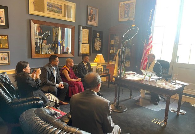 སྲིད་སྐྱོང་སྤེན་པ་ཚེ་རིང་ལགས་ཀྱིས་ཨ་རིའི་གྲོས་ཚོགས་ཀྱི་འཐུས་མི་(Jim McGovern)་ལགས་དང་མཇལ་མོལ། སྲིད་སྐྱོང་སྤེན་པ་ཚེ་རིང་ལགས་ཀྱིས་ཨ་རིའི་གྲོས་ཚོགས་ཀྱི་འཐུས་མི་(Jim McGovern)་ལགས་དང་མཇལ་མོལ།