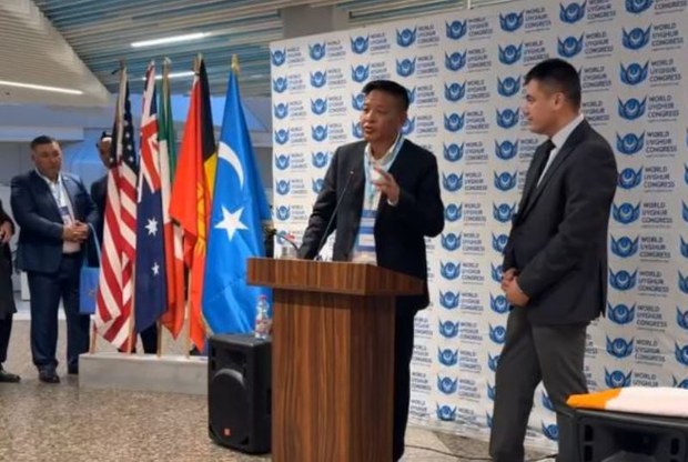 སྲིད་སྐྱོང་མཆོག་གིས་འཛམ་གླིང་ཡུ་གུར་གྲོས་ཚོགས་བཙུགས་པའི་དུས་ཆེན་མཛད་སྒོར་གཏམ་བཤད་གནང་འདུག སྲིད་སྐྱོང་མཆོག་གིས་འཛམ་གླིང་ཡུ་གུར་གྲོས་ཚོགས་བཙུགས་པའི་དུས་ཆེན་མཛད་སྒོར་གཏམ་བཤད་གནང་འདུག
