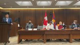 སྲིད་སྐྱོང་མཆོག་ཁེ་ཎ་ཌའི་དབུས་གྲོས་ཚོགས་འཐུས་མིའི་བོད་ཀྱི་གྲོགས་པོ་ཚོགས་པས་ཕེབས་བསུ་སྣེ་ལེན།