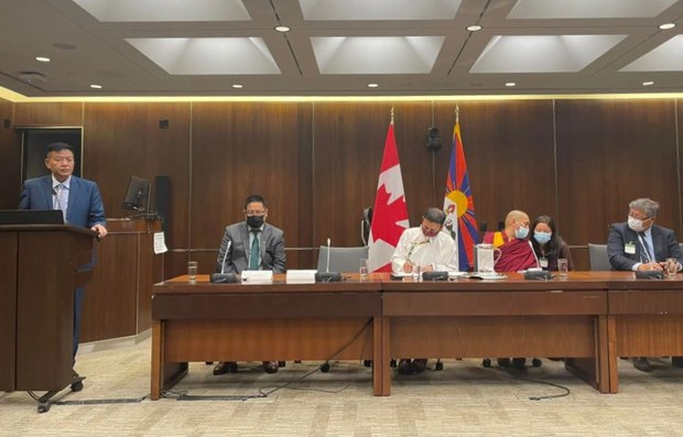 སྲིད་སྐྱོང་མཆོག་ཁེ་ཎ་ཌའི་དབུས་གྲོས་ཚོགས་འཐུས་མིའི་བོད་ཀྱི་གྲོགས་པོ་ཚོགས་པས་ཕེབས་བསུ་སྣེ་ལེན། སྲིད་སྐྱོང་མཆོག་ཁེ་ཎ་ཌའི་དབུས་གྲོས་ཚོགས་འཐུས་མིའི་བོད་ཀྱི་གྲོགས་པོ་ཚོགས་པས་ཕེབས་བསུ་སྣེ་ལེན།