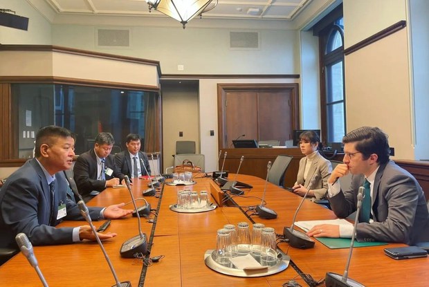 སྲིད་སྐྱོང་མཆོག་གིས་ཁེ་ཎ་ཌའི་ཕྱི་འབྲེལ་ཚན་པ་དང་གྲོས་ཚོགས་འཐུས་མི་ཁག་ཅིག་དང་མཇལ་མོལ། སྲིད་སྐྱོང་མཆོག་གིས་ཁེ་ཎ་ཌའི་ཕྱི་འབྲེལ་ཚན་པ་དང་གྲོས་ཚོགས་འཐུས་མི་ཁག་ཅིག་དང་མཇལ་མོལ།