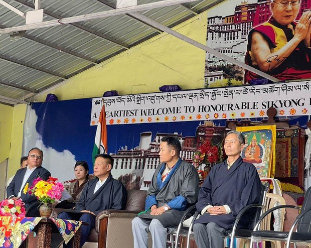 སྲིད་སྐྱོང་མཆོག་དང་རྒྱ་གར་ཧི་མ་ཅལ་མངའ་སྡེའི་སྤྱི་ཁྱབ་བློན་ཆེན་མཆོག་མཇལ་མོལ་གནང་རྒྱུ་ཡིན་འདུག
