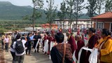 སྲིད་སྐྱོང་མཆོག་གིས་ཀོ་ལེ་གྷལ་གཞིས་སྒར་ཁག་ནང་འཚམས་གཟིགས་གནང་བཞིན་འདུག