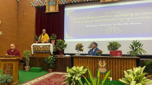 རྒྱ་ནག་གཞུང་གིས་བོད་ཀྱི་ལོ་རྒྱུས་ལ་འཁྱོག་བཤད་ལོག་འགྲེལ་བྱེད་བཞིན་འདུག སྲིད་སྐྱོང་མཆོག་གིས། རྒྱ་ནག་གཞུང་གིས་བོད་ཀྱི་ལོ་རྒྱུས་ལ་འཁྱོག་བཤད་ལོག་འགྲེལ་བྱེད་བཞིན་འདུག སྲིད་སྐྱོང་མཆོག་གིས།