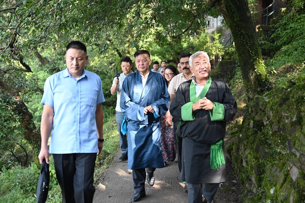 སྲིད་སྐྱོང་མཆོག་གིས་རྡ་རམ་སཱ་ལའི་ཉེ་འཁོར་གྱི་བོད་མི་གནས་ཡུལ་ཁག་ལ་གཟིགས་སྐོར་གནང་བཞིན་འདུག སྲིད་སྐྱོང་མཆོག་གིས་རྡ་རམ་སཱ་ལའི་ཉེ་འཁོར་གྱི་བོད་མི་གནས་ཡུལ་ཁག་ལ་གཟིགས་སྐོར་གནང་བཞིན་འདུག