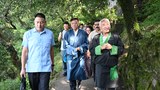 སྲིད་སྐྱོང་མཆོག་གིས་རྡ་རམ་སཱ་ལའི་ཉེ་འཁོར་གྱི་བོད་མི་གནས་ཡུལ་ཁག་ལ་གཟིགས་སྐོར་གནང་བཞིན་འདུག