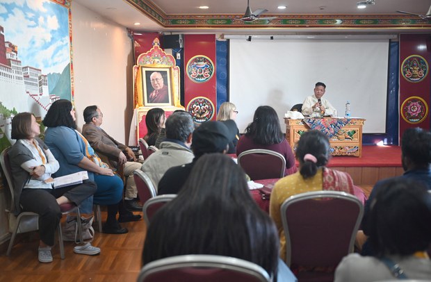 སྲིད་སྐྱོང་མཆོག་གིས་བོད་དོན་ཞུ་གཏུག་དོན་དང་ལྡན་པ་ཡོང་བར་བོད་ཀྱི་ལོ་རྒྱུས་ཤེས་རྟོགས་དགོས་གལ་ཆེ་བ་གསུང་འདུག སྲིད་སྐྱོང་མཆོག་གིས་བོད་དོན་ཞུ་གཏུག་དོན་དང་ལྡན་པ་ཡོང་བར་བོད་ཀྱི་ལོ་རྒྱུས་ཤེས་རྟོགས་དགོས་གལ་ཆེ་བ་གསུང་འདུག