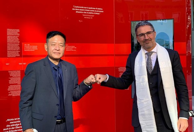 སྲིད་སྐྱོང་སྤེན་པ་ཚེ་རིང་ལགས་ཀྱིས་ལྷོ་ཊེ་རོལ་གྱི་སྲིད་འཛིན་གཙོས་གནད་ཡོད་མི་སྣ་དང་མཇལ་འཕྲད། སྲིད་སྐྱོང་སྤེན་པ་ཚེ་རིང་ལགས་ཀྱིས་ལྷོ་ཊེ་རོལ་གྱི་སྲིད་འཛིན་གཙོས་གནད་ཡོད་མི་སྣ་དང་མཇལ་འཕྲད།