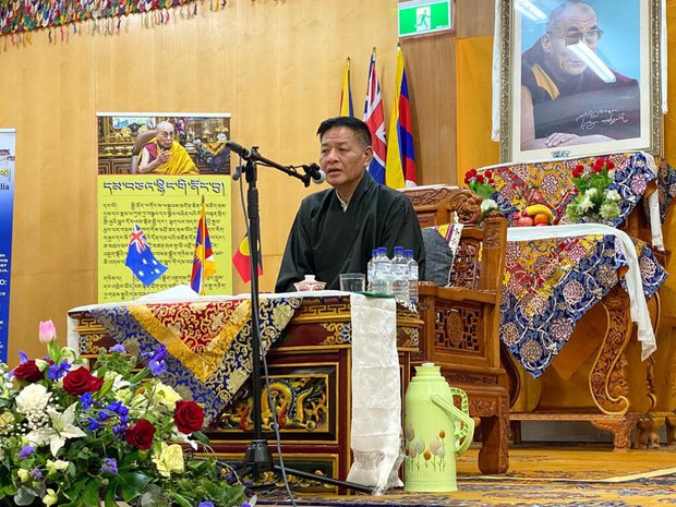 རྒྱ་ནག་གཞུང་གིས་ཨོསི་ཊརེ་ལི་ཡ་དང་ནིའུ་ཛི་ལེན་ཌི་ནང་ཐབས་ཤེས་སྣེ་མང་གིས་སིམ་འཛུལ་བྱེད་མུས་ཡིན་པ་དེར་གདོང་ལེན་བྱེད་དགོས་སྐོར་སིཌ་ནི་བོད་རིགས་མང་ཚོགས་ལ་གསུངས་འདུག རྒྱ་ནག་གཞུང་གིས་ཨོསི་ཊརེ་ལི་ཡ་དང་ནིའུ་ཛི་ལེན་ཌི་ནང་ཐབས་ཤེས་སྣེ་མང་གིས་སིམ་འཛུལ་བྱེད་མུས་ཡིན་པ་དེར་གདོང་ལེན་བྱེད་དགོས་སྐོར་སིཌ་ནི་བོད་རིགས་མང་ཚོགས་ལ་གསུངས་འདུག