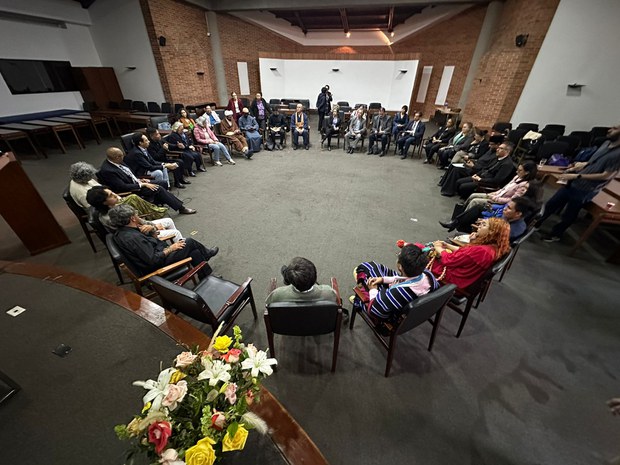 སྲིད་སྐྱོང་སྤེན་པ་ཚེ་རིང་མཆོག་གིས་ལྷོ་ཨ་མི་རི་ཀའི་རྒྱལ་ཁབ་ཀོ་ལོམ་བྷིས་ཡའི་སློབ་གྲྭ་ཆེ་ཁག་ནང་བོད་དོན་སྐོར་གསུངས་བཤད་གནང་ཡོད་པ།